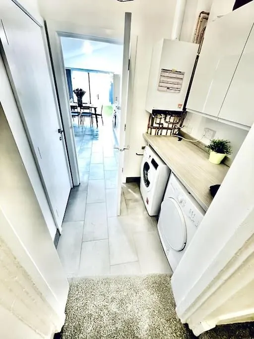 2 Bedroom Modern House In Cambridge City Centre 0*,  Velká Británie